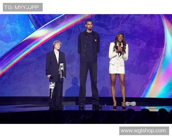 巴西足球明星的身高揭秘：平均身高对比与职业生涯影响分析